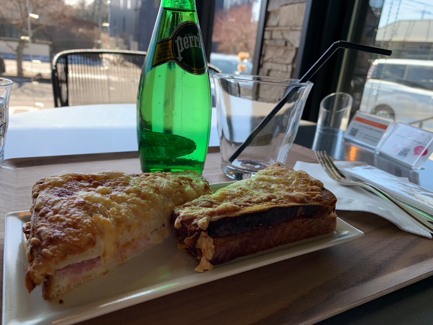 サダハルアオキ